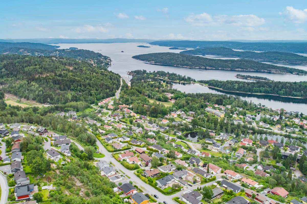 Beliggende med flott utsikt til fjorden. Galleribilde
