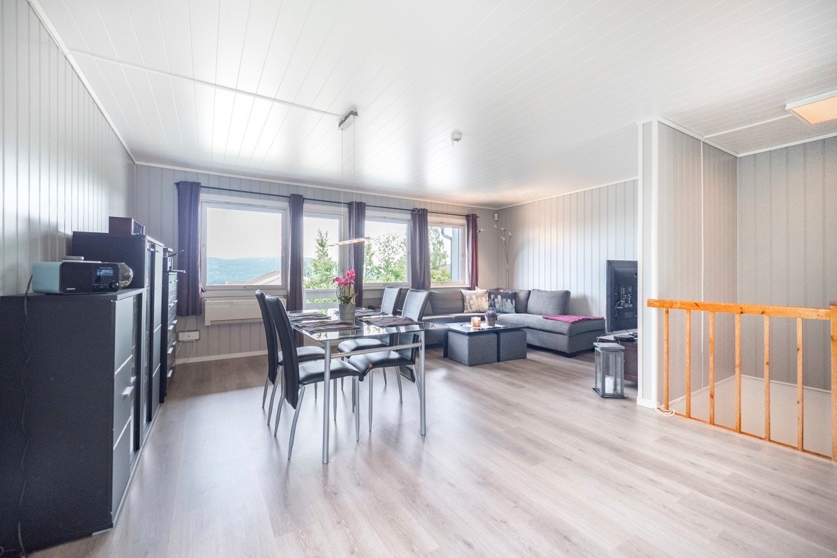 Lys og fin stue. Galleribilde