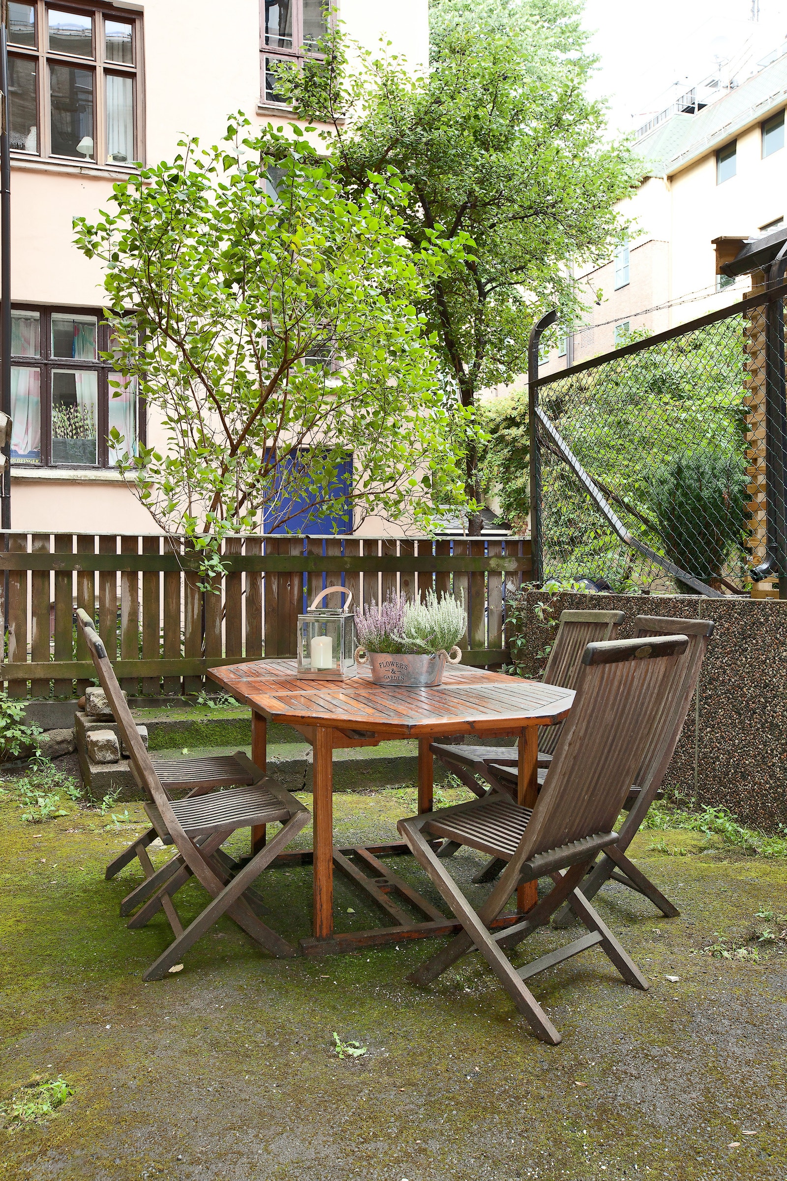 Tilgang til hyggelig uteområde i rolig bakgård Galleribilde