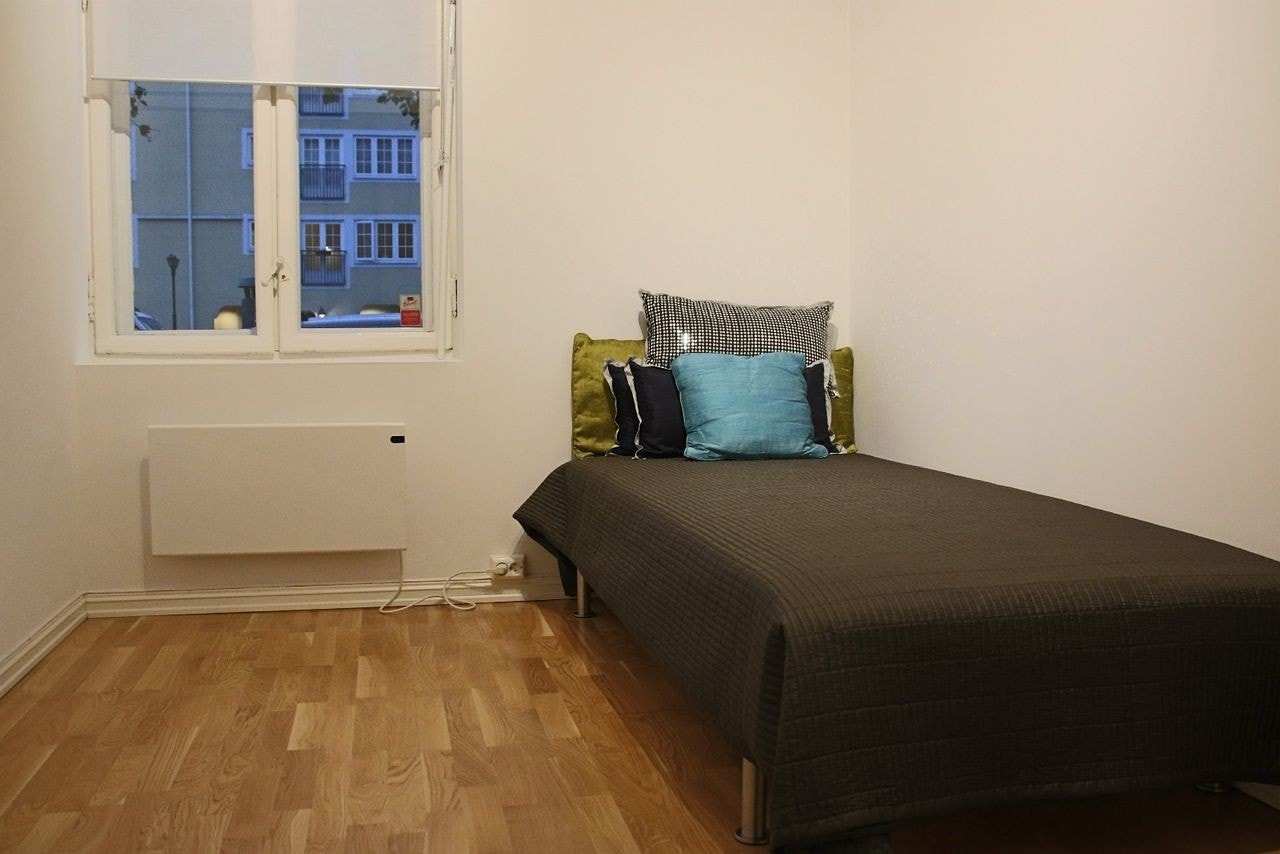 Soverom 2: Er vegg i vegg med soverom 3 - skilt via vegg med dobbelgipsplate og lydisolering. Galleribilde