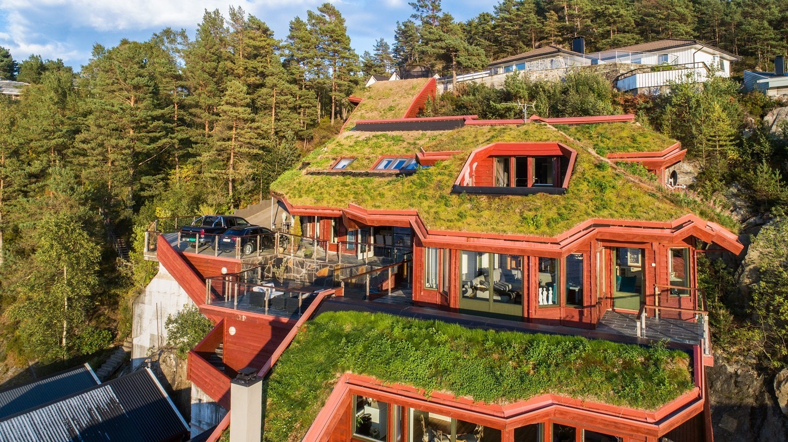 Flere terrasser rundt boligen Galleribilde
