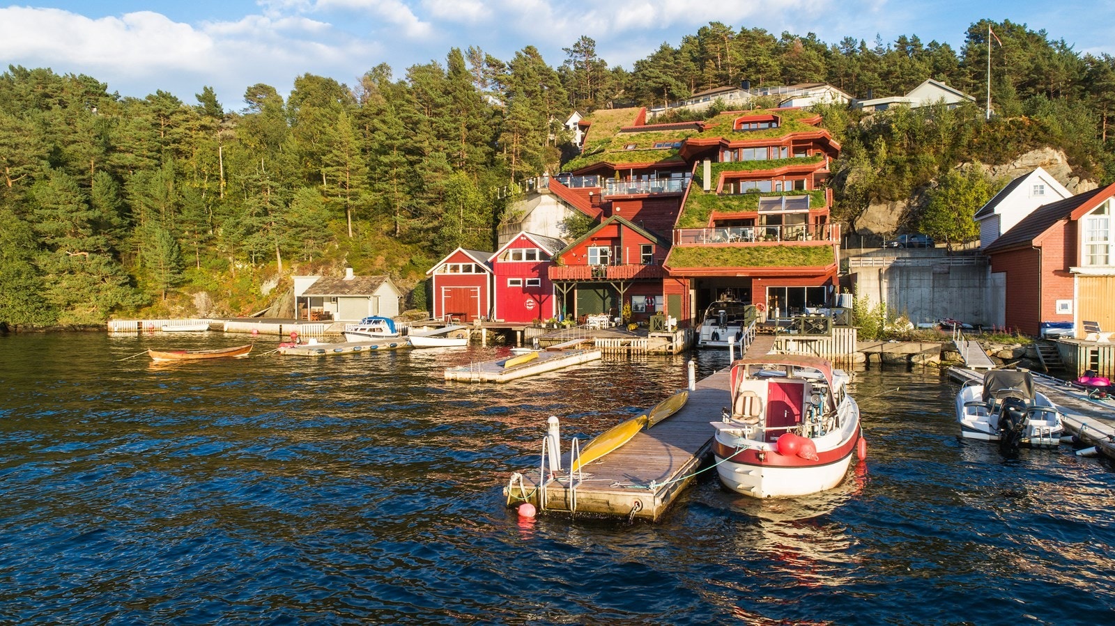 Egen flytebrygge og båtgarasje til 42 fot båt Galleribilde