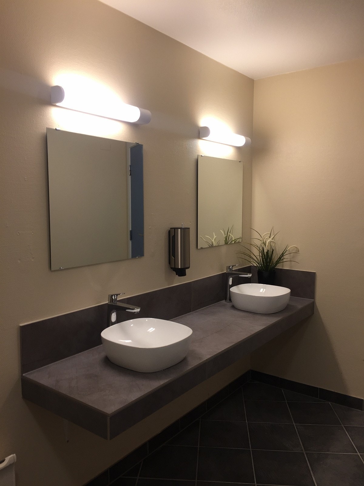 Nyoppussede toalettkjerner, 2. etg. Galleribilde