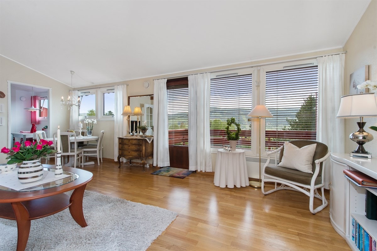 Fra stuen er det utgang til balkongen Galleribilde