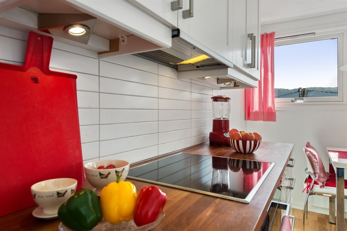 Kjøkkenet har helt ny stekeovn, montert i mai 2019 Galleribilde