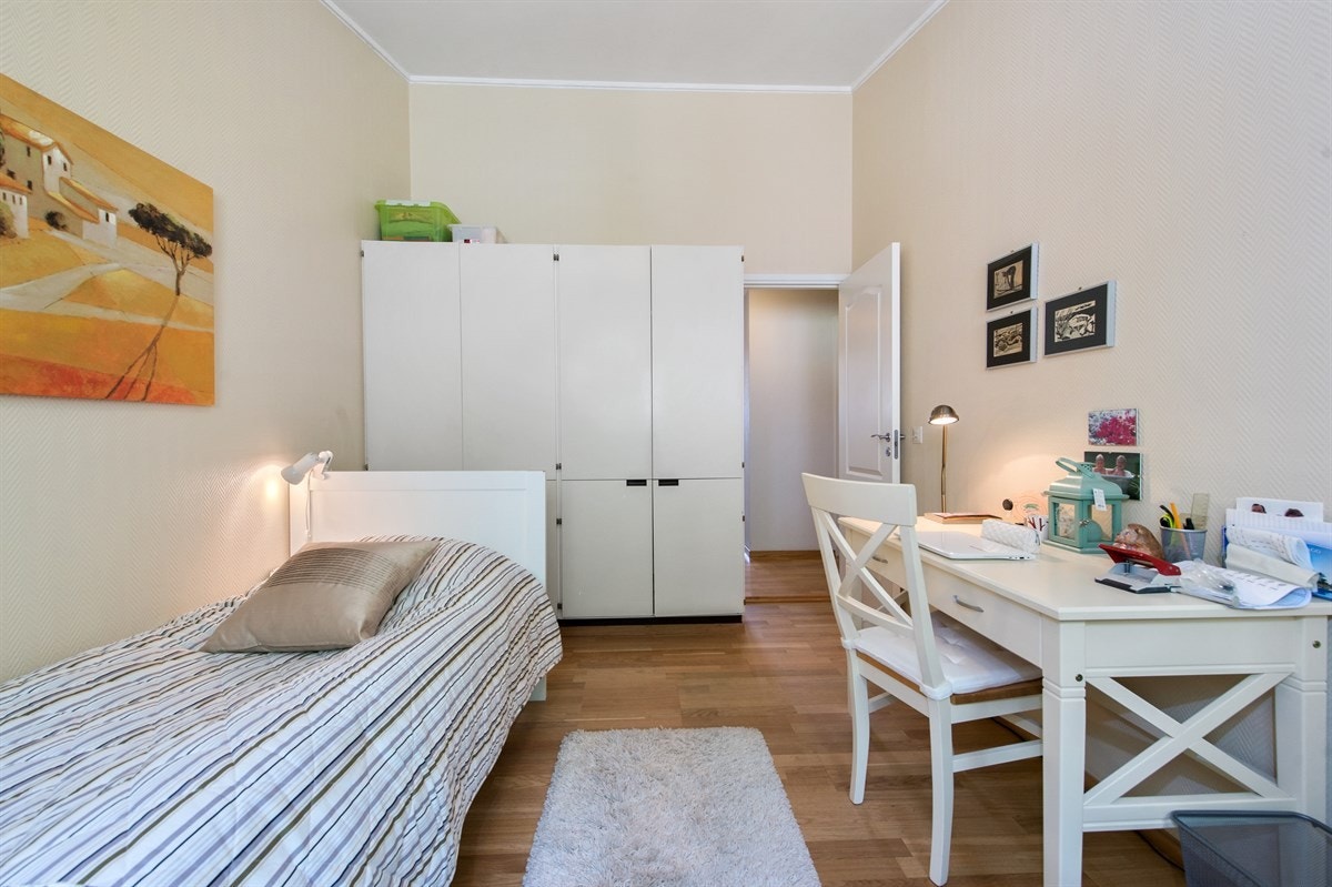 Soverommene har god plass til seng og garderobeløsninger Galleribilde