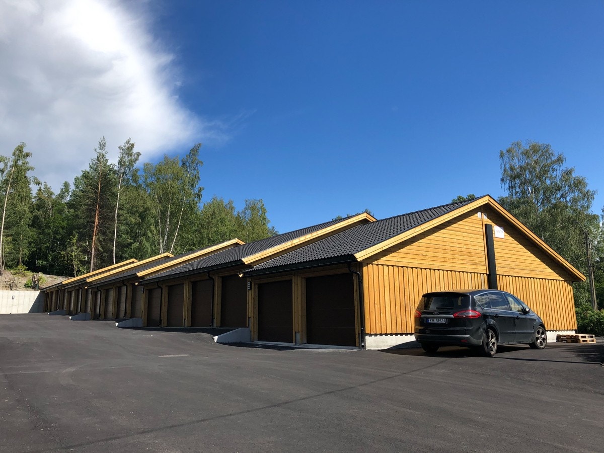 Borettslaget er nå ferdig med oppføring av 121 garasjer Galleribilde