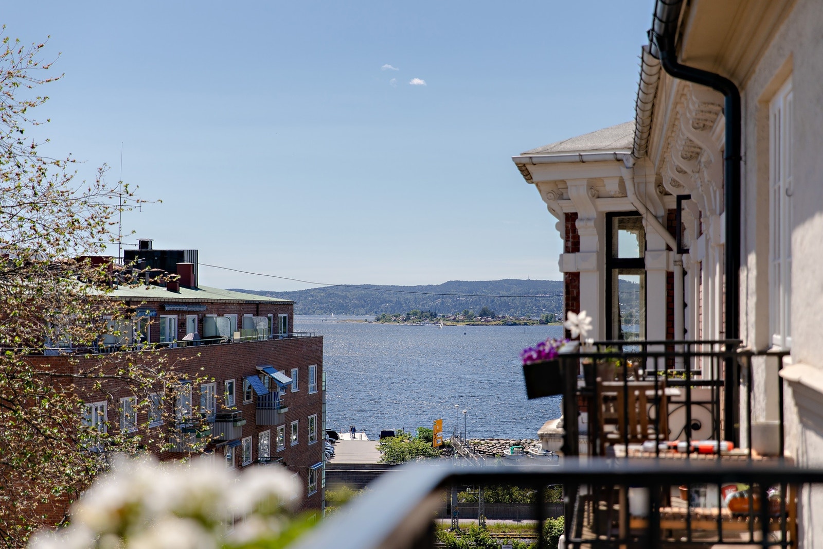 Fantastisk utsikt fra balkongen med deilig kaffe i morgensola! Galleribilde