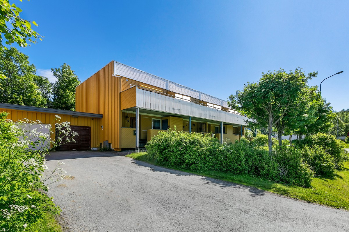 Kort vei til skole, barnehage, dagligvarehandel samt gode bussforbindelser