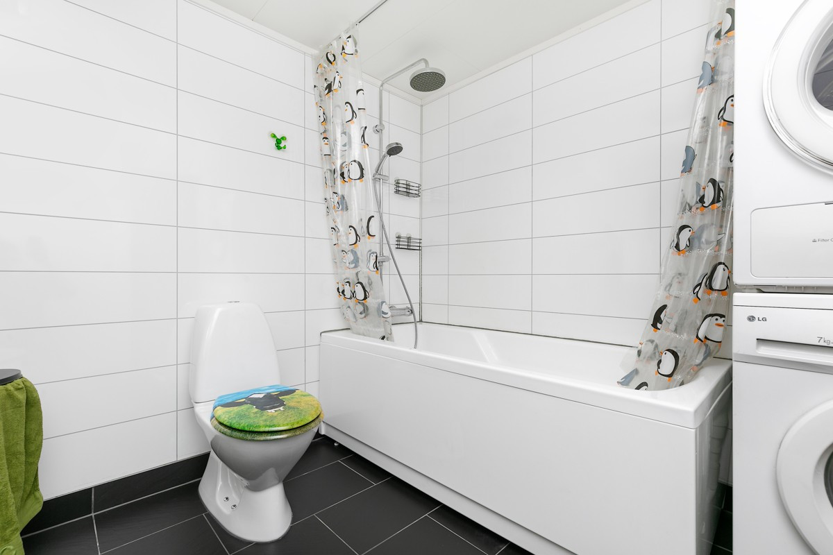 Badekar med takdusj