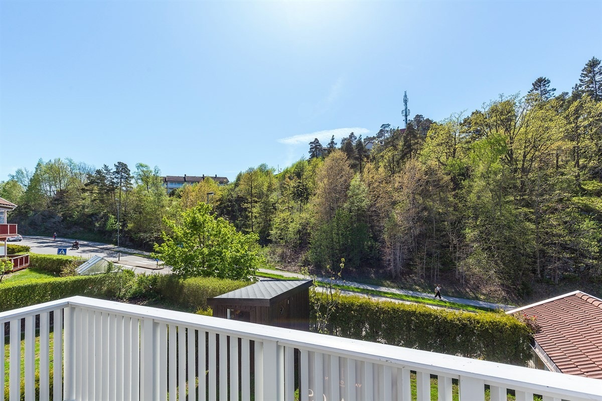 Solrik beliggenhet i populært område Galleribilde