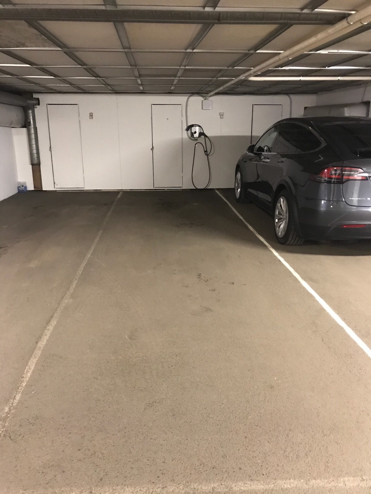 Plass til stor bil Galleribilde