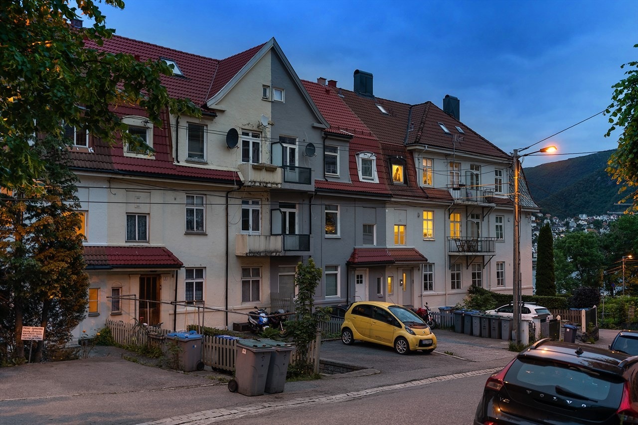 Bygget som selges er den gule delen. Galleribilde
