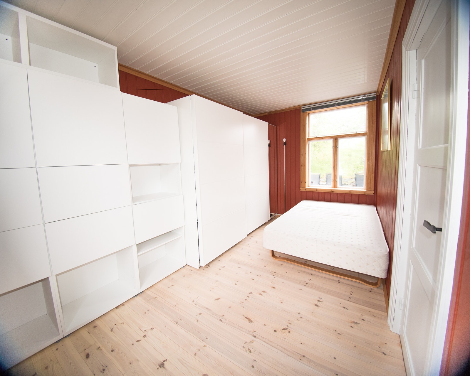 Soverom 1, med mye skapplass Galleribilde
