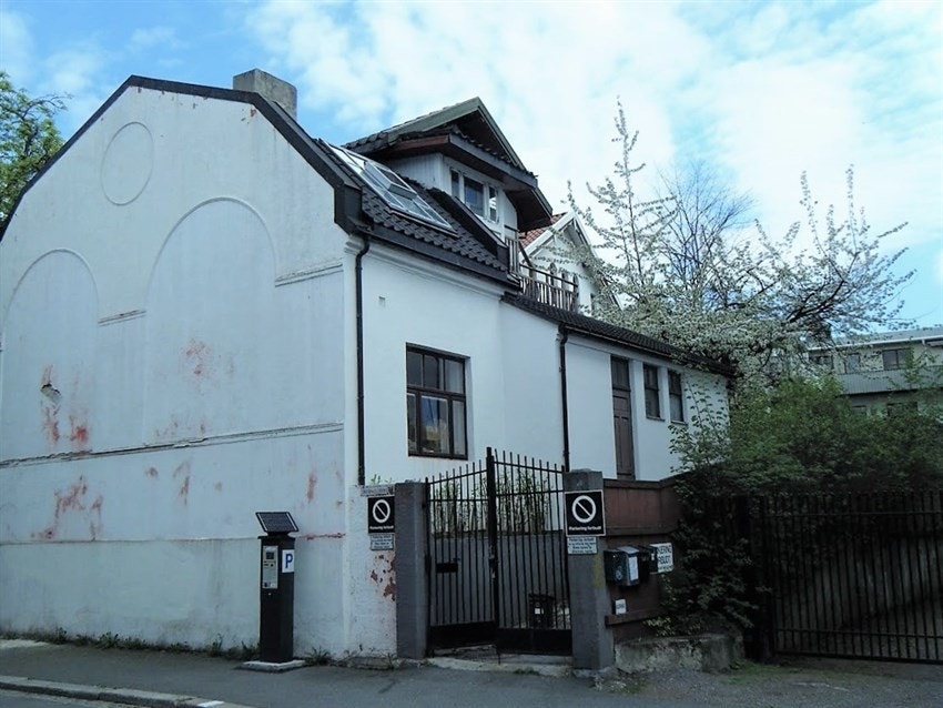 Fasaden på stallbygningen sett fra Bergsliens gate. Galleribilde