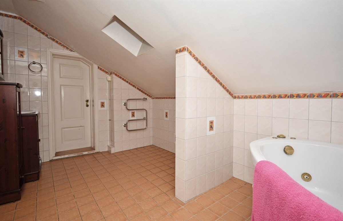 Romslig bad i 2.etg. Galleribilde