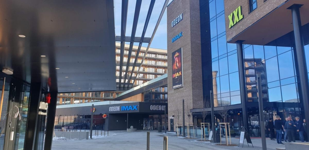 Nydalen med blant annet Handelshøyskolen BI, Storo Storsenter og Odeon kino ligger også i gåavstand. Galleribilde