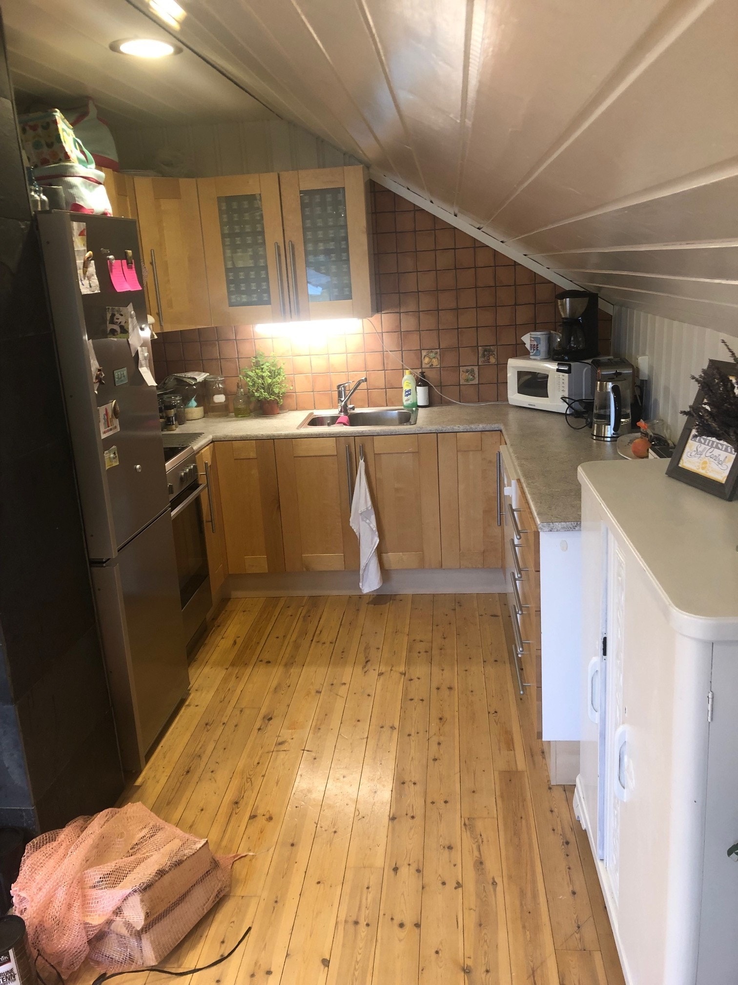 Kjøkken med oppvaskmaskin Galleribilde