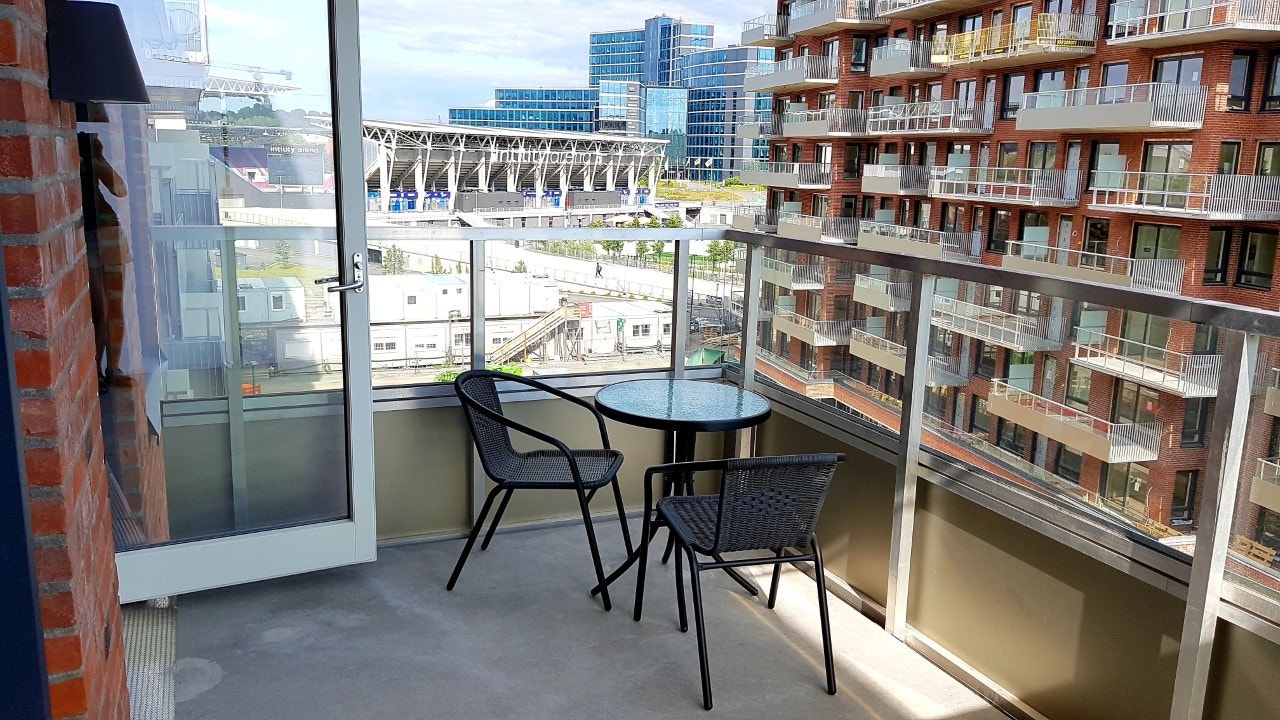 Balkong med utsikt mot Intility Arena Galleribilde