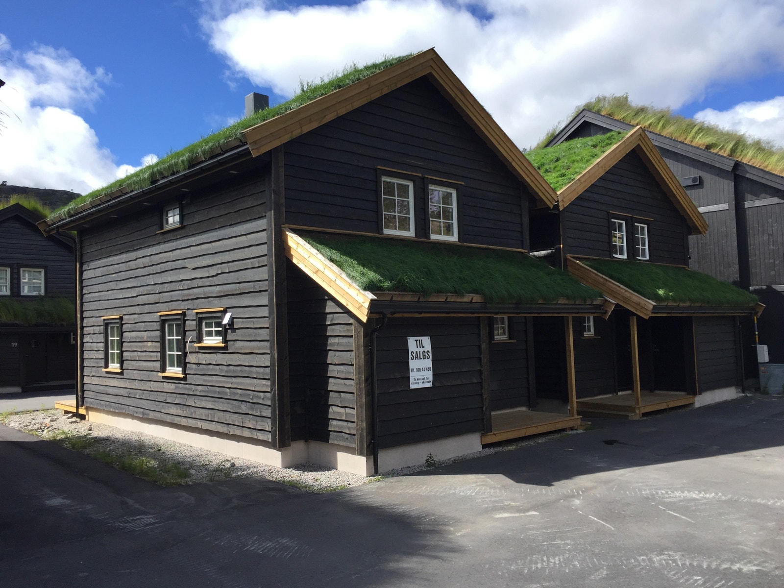 Eksteriør bakside/inngangsparti Galleribilde