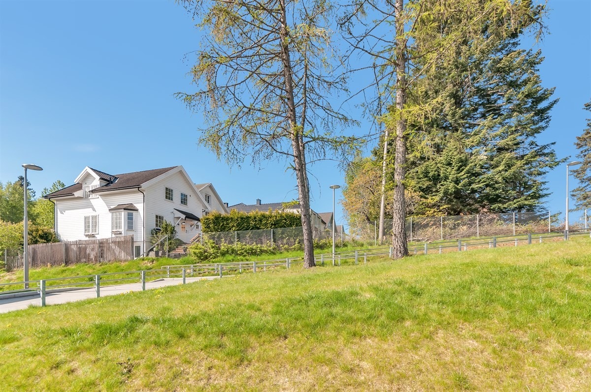 Sentral beliggenhet med umiddelbar nærhet til t-bane som tar deg til sentrum på 18 min. Galleribilde