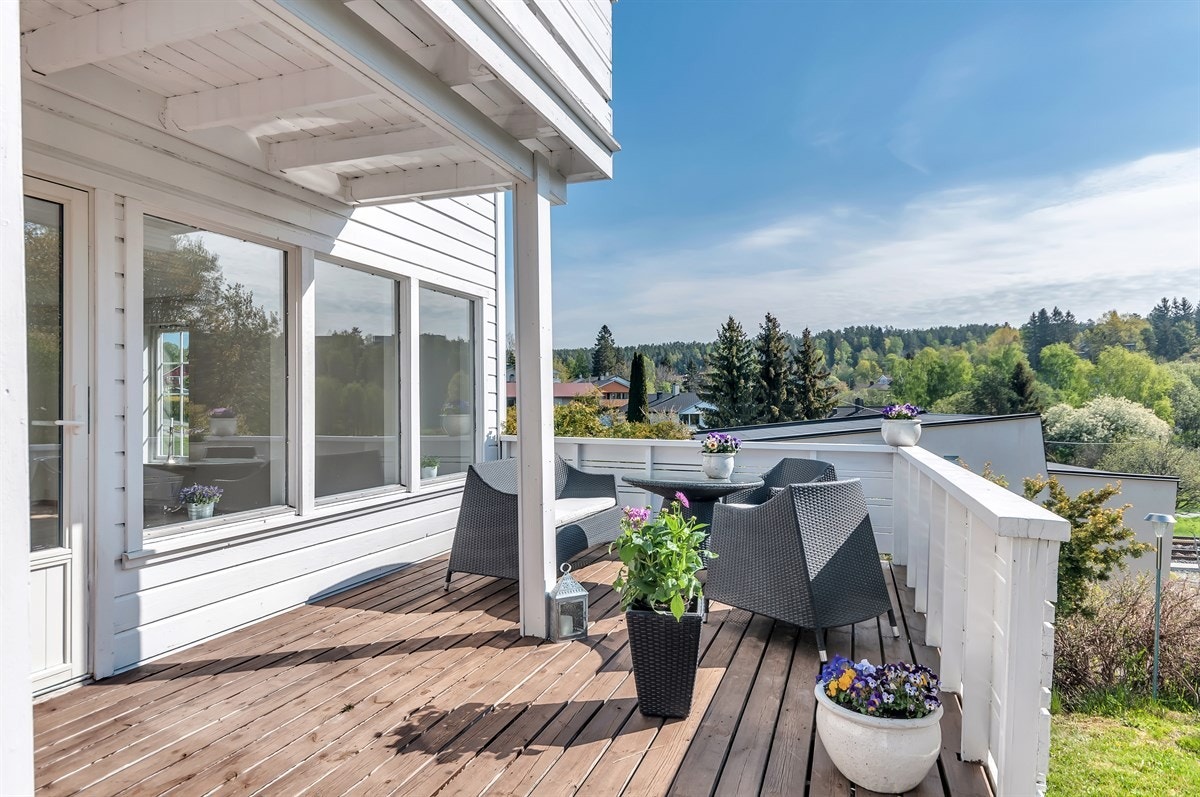 Boligen er smakfullt innredet over tre plan. Galleribilde