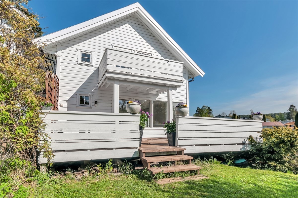 Ta kontakt for visning! Stor, påkostet enebolig med 5 soverom og egen inngang i u.etg. Galleribilde