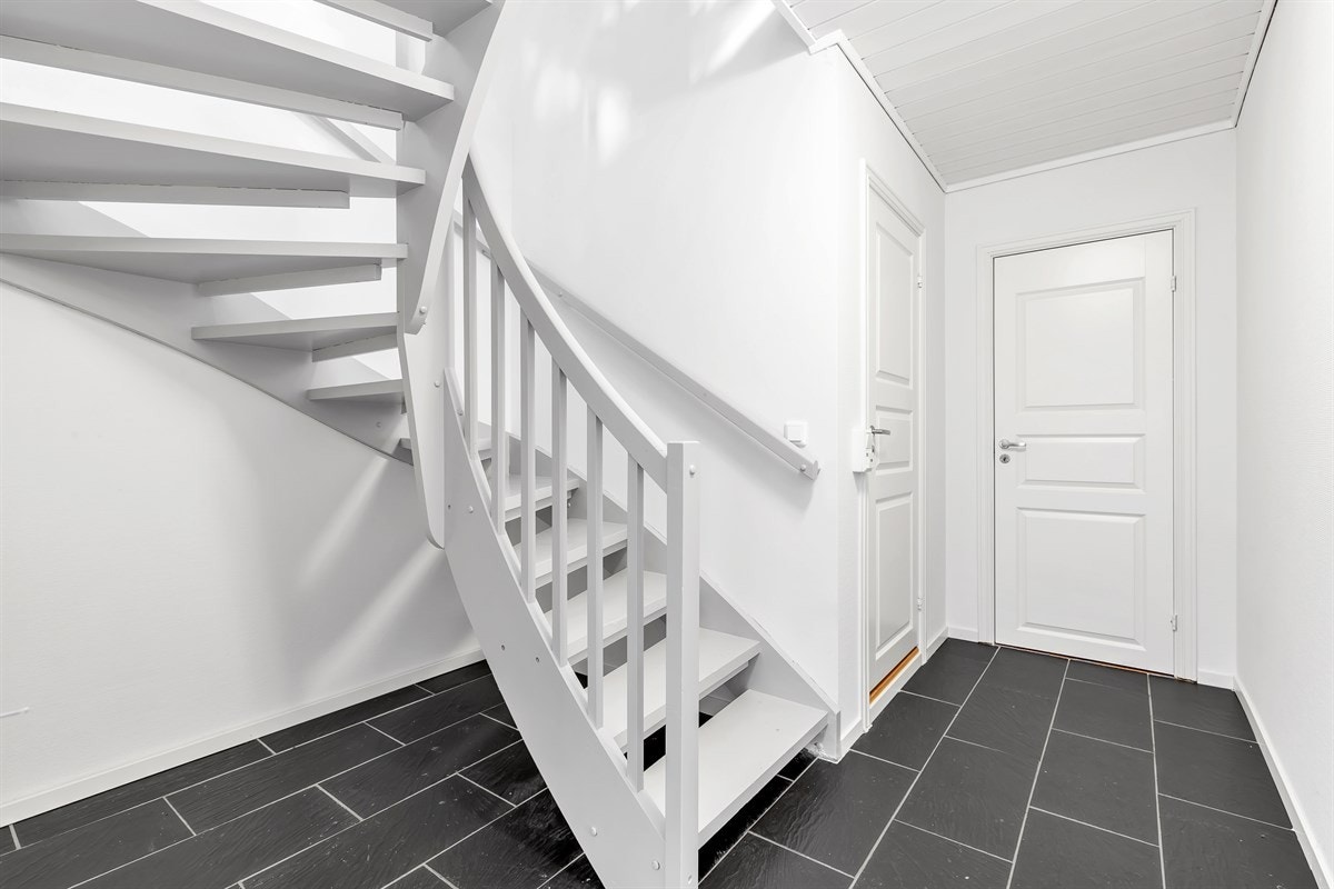 Vi tar turen ned til underetasjen som består av en hoveddel og tilleggsdel. Galleribilde