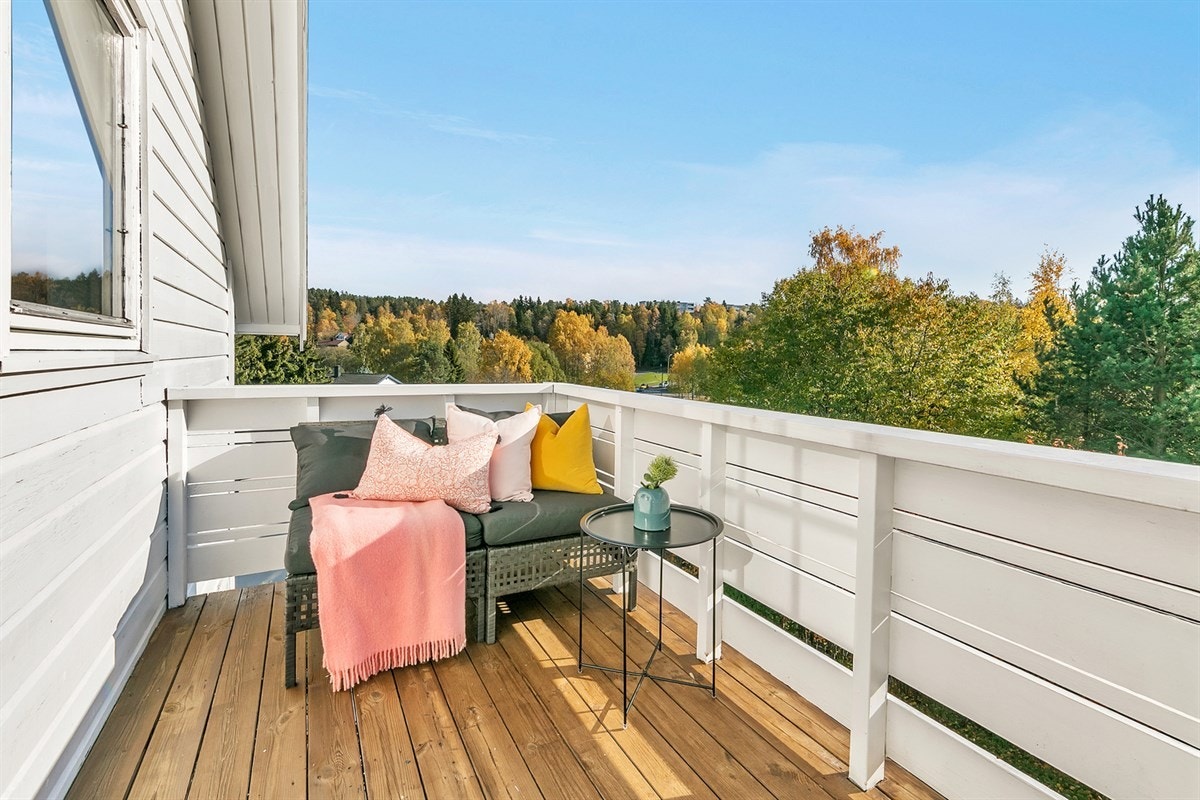 Balkongen tilknyttet hovedsoverommet er på ca. 5 kvm. Galleribilde