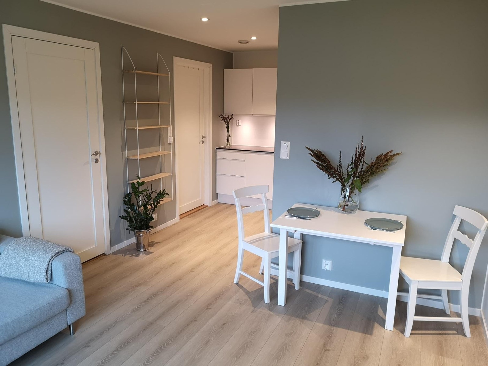 Bilde tatt fra stue mot kjøkken. Galleribilde