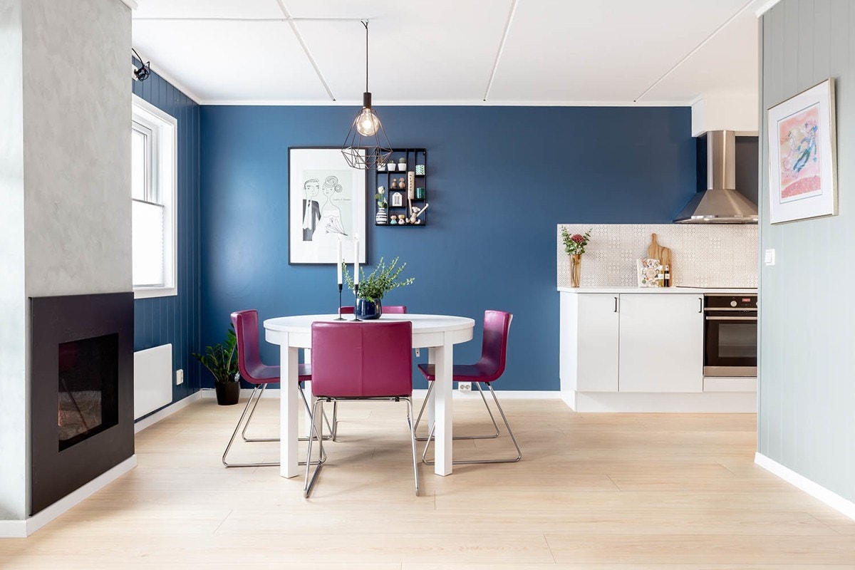 I stue/spisestue er det installert en gasspeis, som gir en hurtig og jevn varmespredning samtidig som den bidrar til et sunt inneklima. Galleribilde