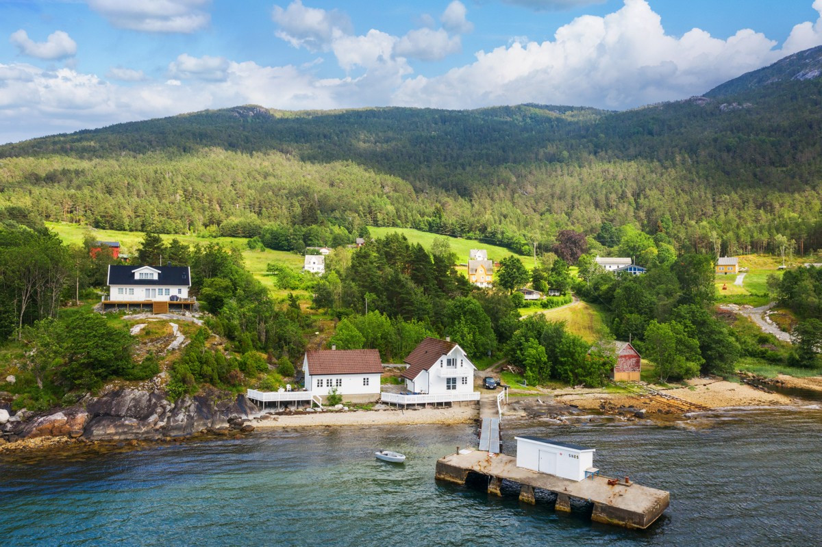 Eiendommen med kai i front