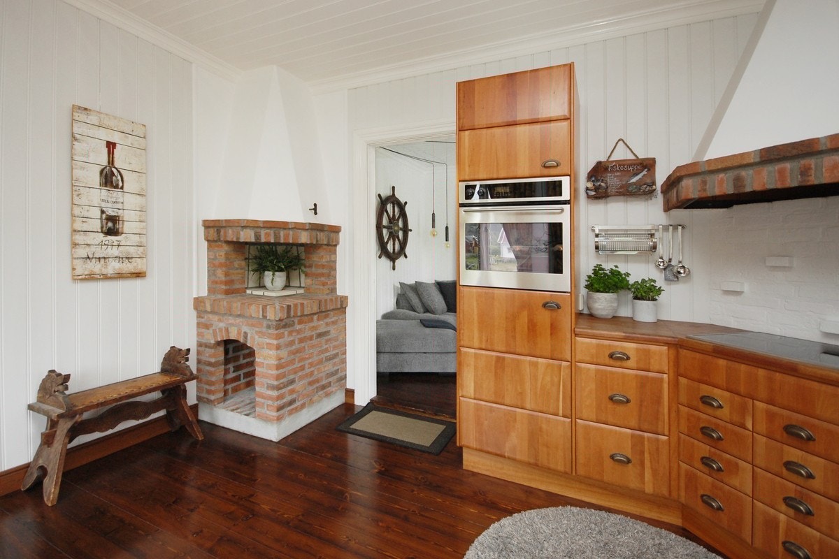 Hyggelig peis/grue på kjøkkenet Galleribilde