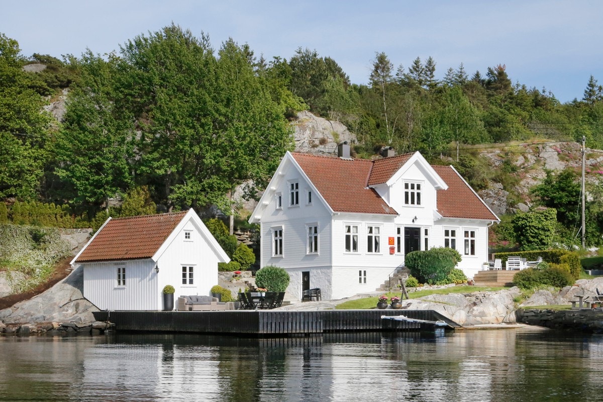 Fantastisk beliggenhet med stort bryggeanlegg på solsiden. Galleribilde