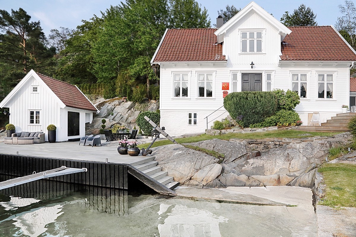 Bryggeanlegget med plass til flere båter. Galleribilde