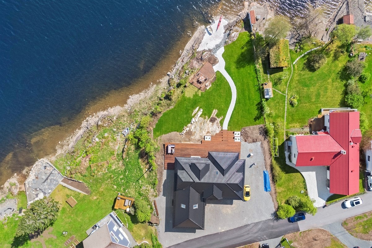 Det ligger også ett trekkerør på østsiden av boligen til for eksempel boblebad eller lignende. Galleribilde