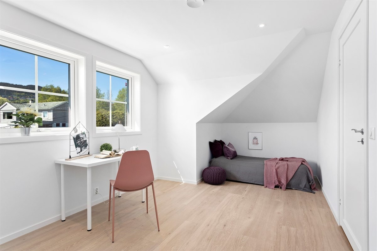 Soverommene er på 16 m2, 15 m2 og 10 m2. Galleribilde
