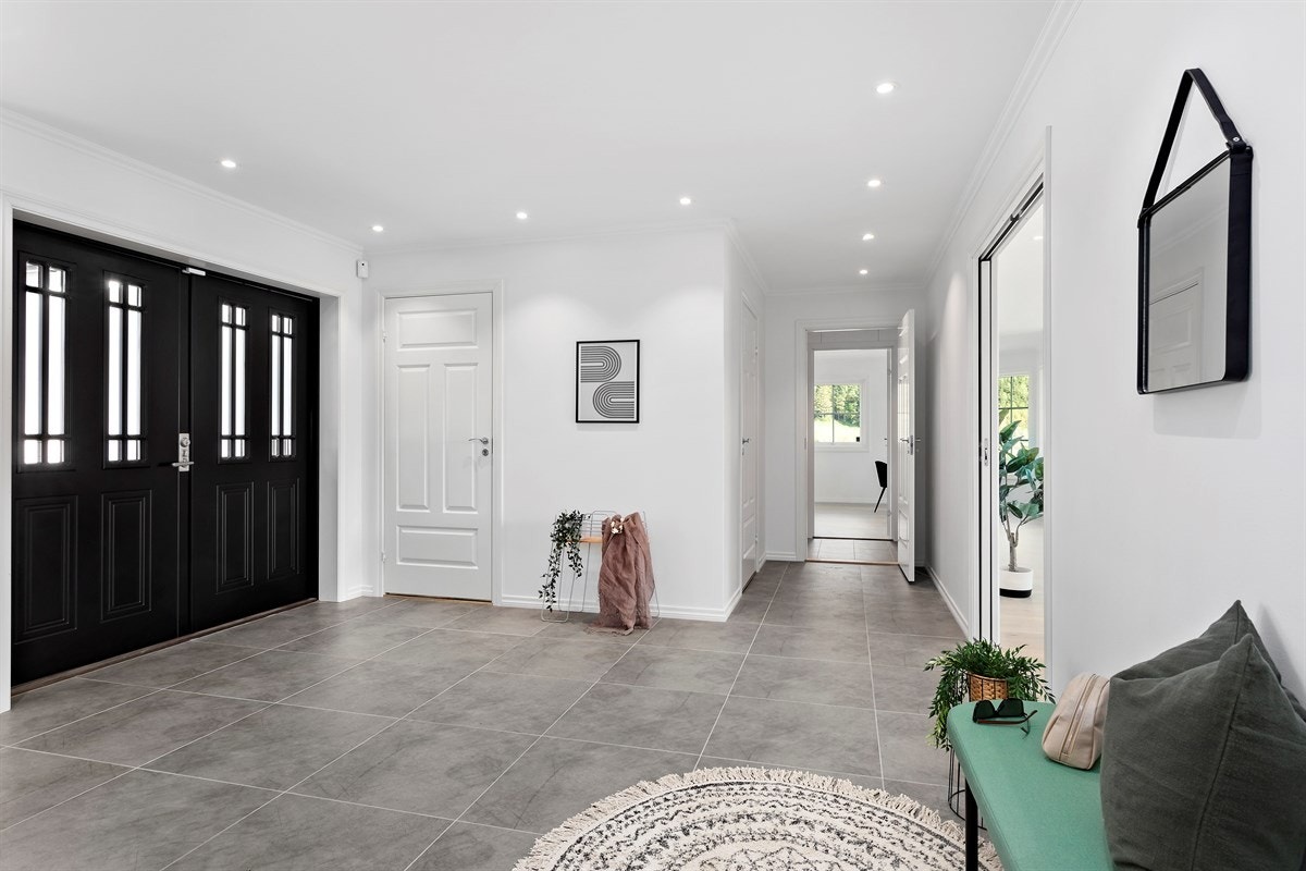 Det første som møter deg er en prektig og luftig entré/hall på hele 25,1 m2. Galleribilde