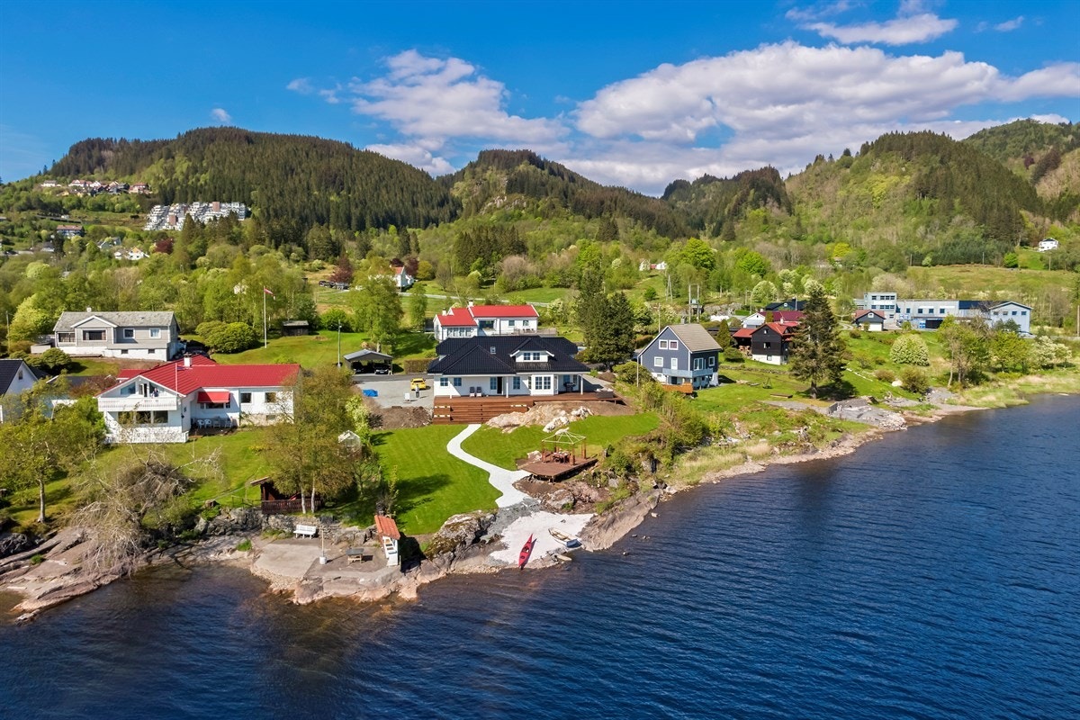 Landlig og naturskjønne omgivelser. Galleribilde