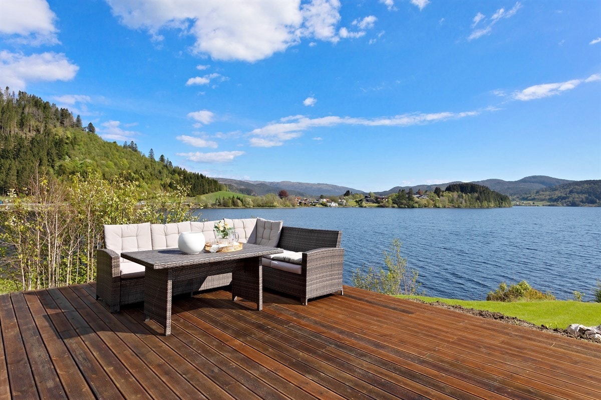 God plass på terrassen til koselige sittegrupper på terrassene. Galleribilde