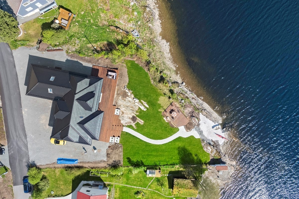 Kort vei til flotte turområder og bussforbindelse i Osvegen. Galleribilde