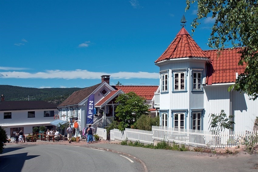 Kort vei til sentrum med yrende liv i sommerhalvåret. Galleribilde