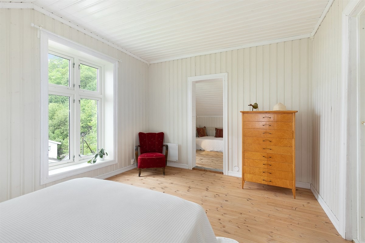 Soverommet er romslig og har god plass til garderobeskap. Galleribilde