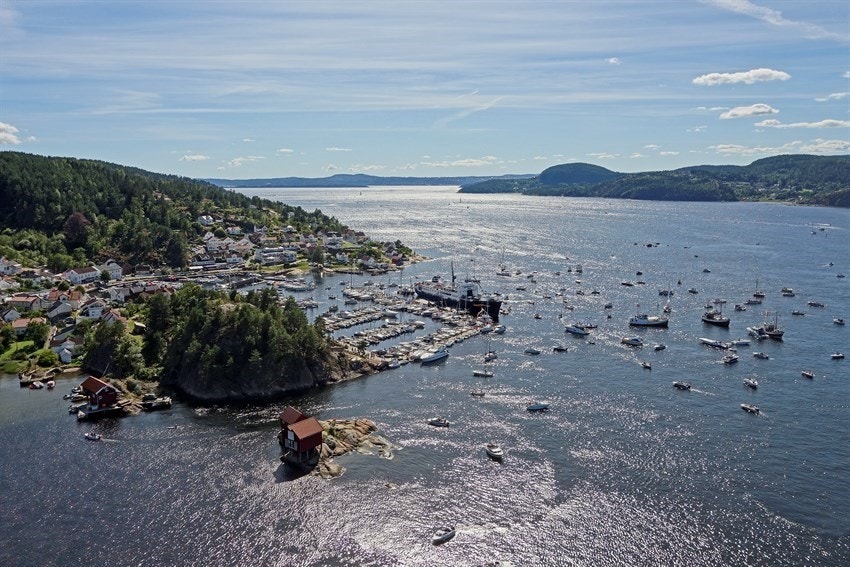 Holmsbu er et populært tettsted ved Drammensfjorden. Galleribilde