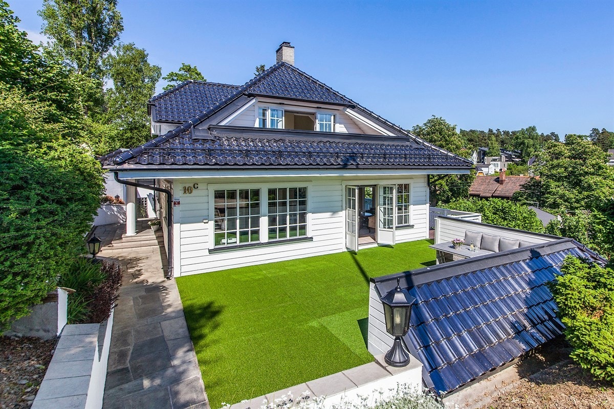 Tomten er på godt over 1,3 mål og har en svært fin plassering. Galleribilde