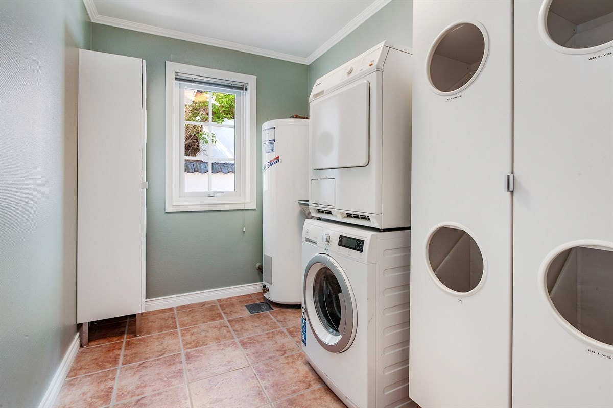 Vaskerommet ligger i første etasje og har inngang fra hall/gang Galleribilde