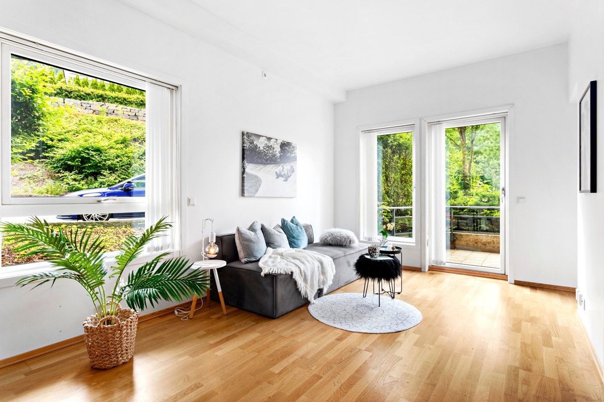 Vindu i endeveggen kombinert med ekstra god takhøyde skaper en god romfølelse. Galleribilde