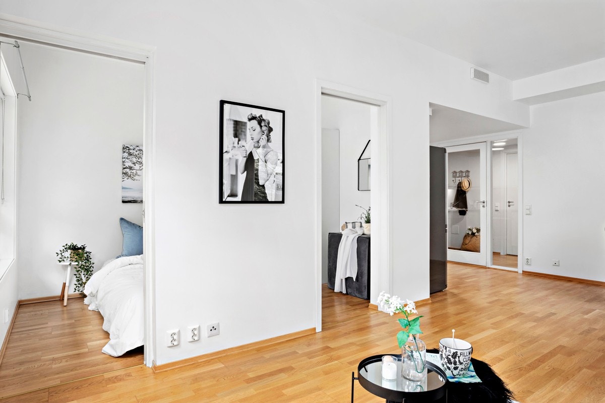 Varmekabler i gulv i stue og kjøkken. Galleribilde