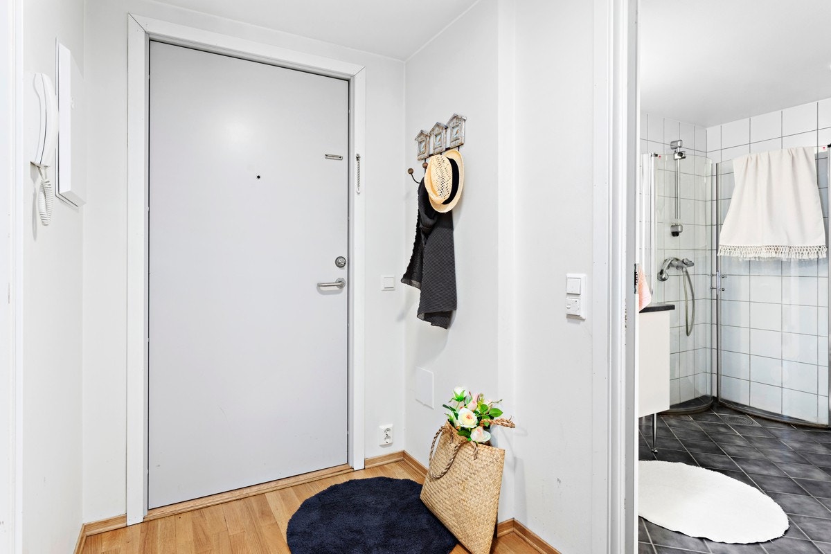 Entré/gang med inngang til badet. Galleribilde