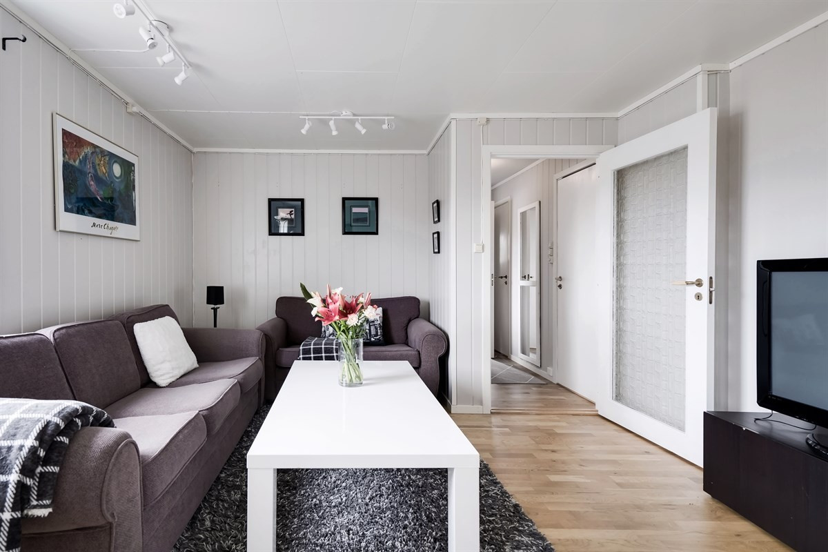 Fra stue er det gang til soverom og badrom